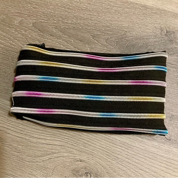 Zip-it black cosmetics bag or pencil pouch - Picture 5 of 5